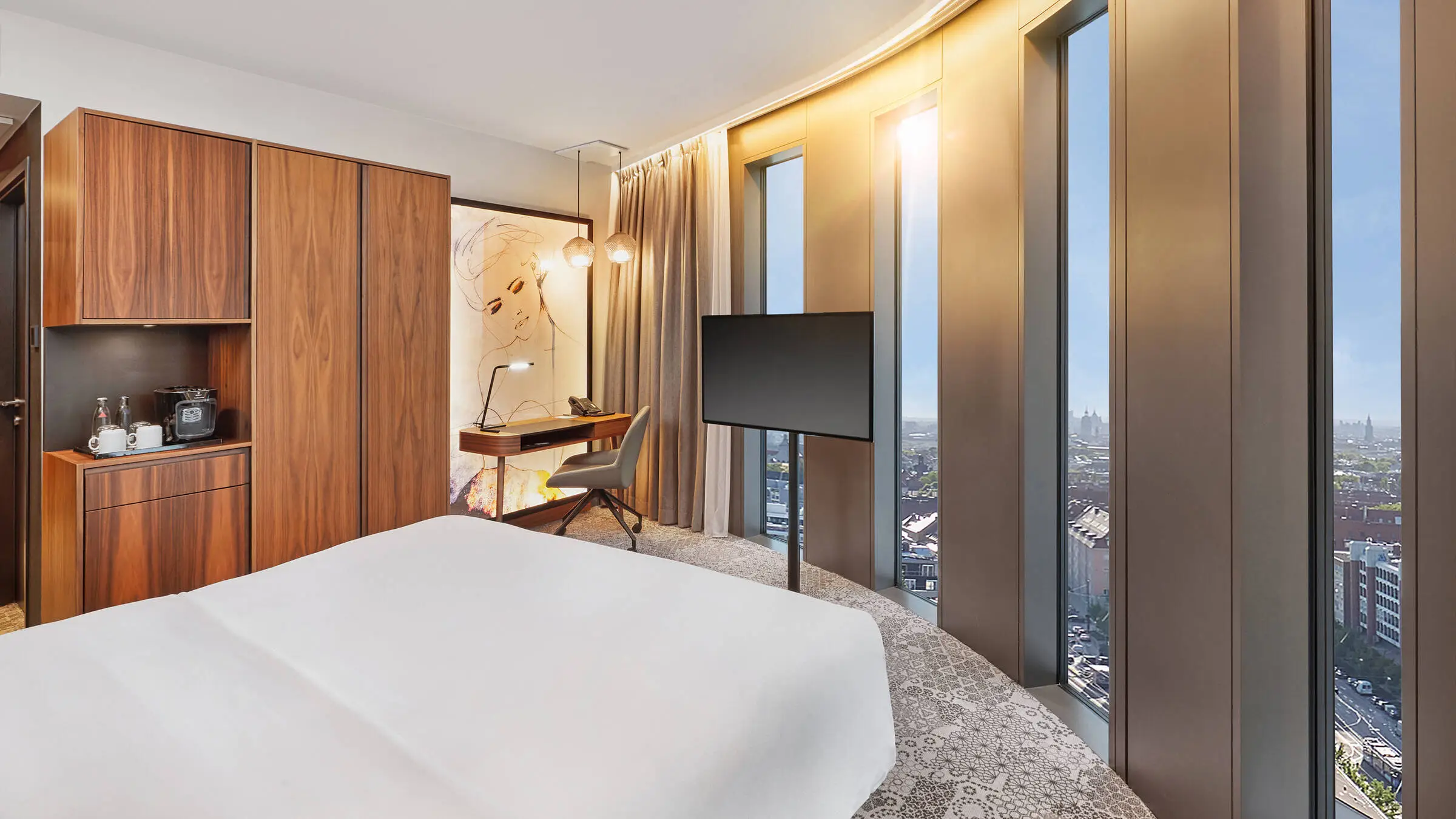 Hotelzimmer mit Panoramablick vom Hyperion Hotel München