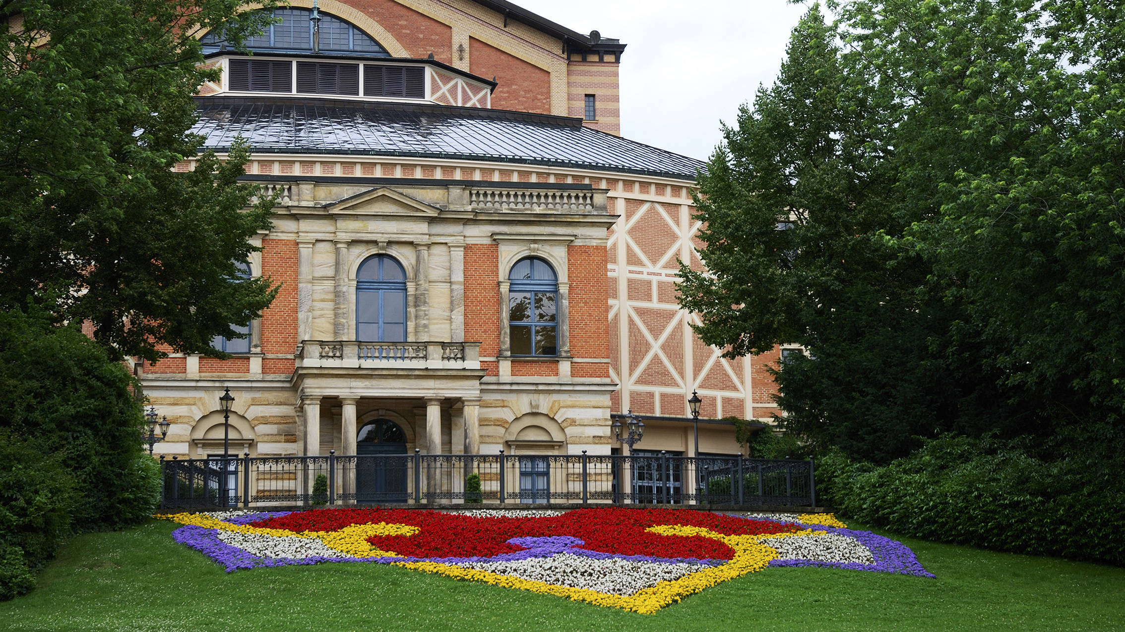 Байройтский фестивальный театр - H4 Hotel Residenzschloss Bayreuth - официальный веб-сайт Байройтский фестивальный театр - H4 Hotel Residenzschloss Bayreuth - официальный веб-сайт