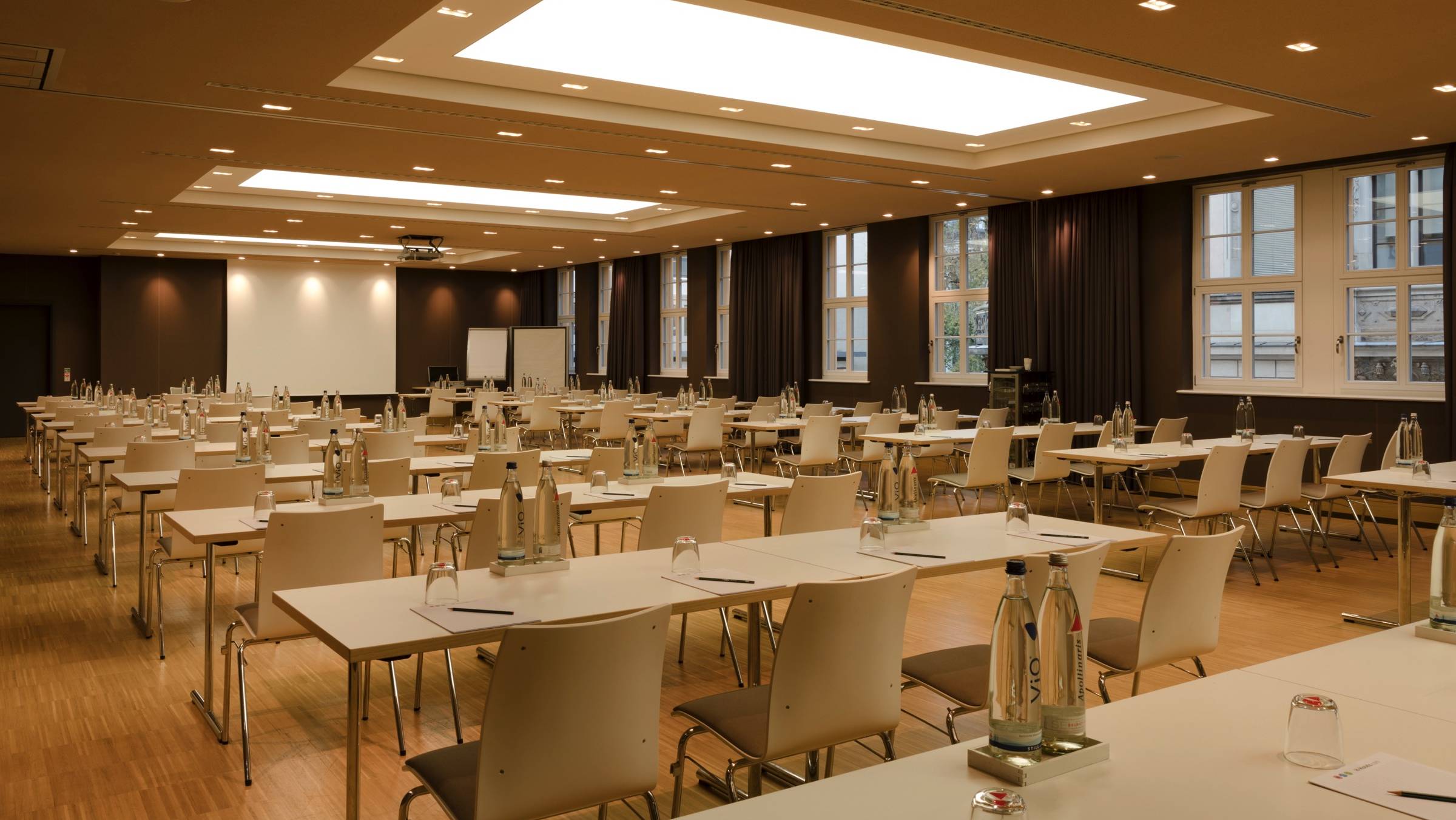 Conference room at the Hyperion Hotel Dresden am Schloss - Official website Conference room at the Hyperion Hotel Dresden am Schloss - Official website