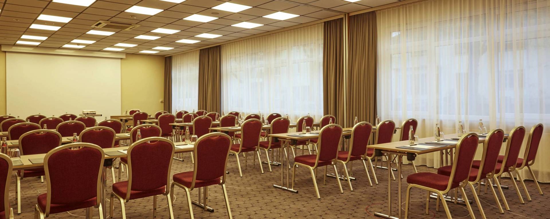 Large meeting rooms at the H+ Hotel Darmstadt - Official website