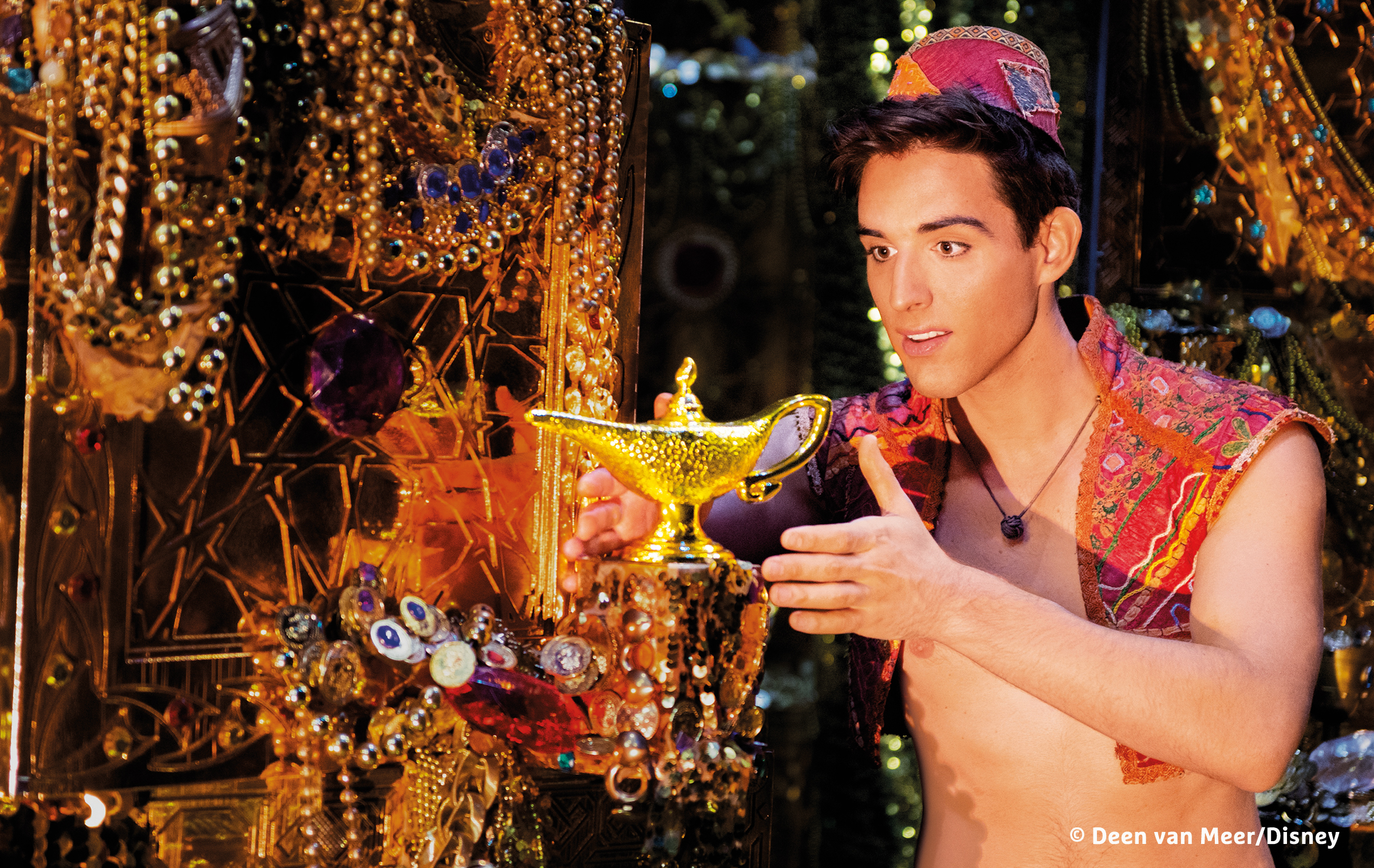 Aladdin und Lampe | Musical Aladdin mit H-Hotels.com Aladdin und Lampe | Musical Aladdin mit H-Hotels.com