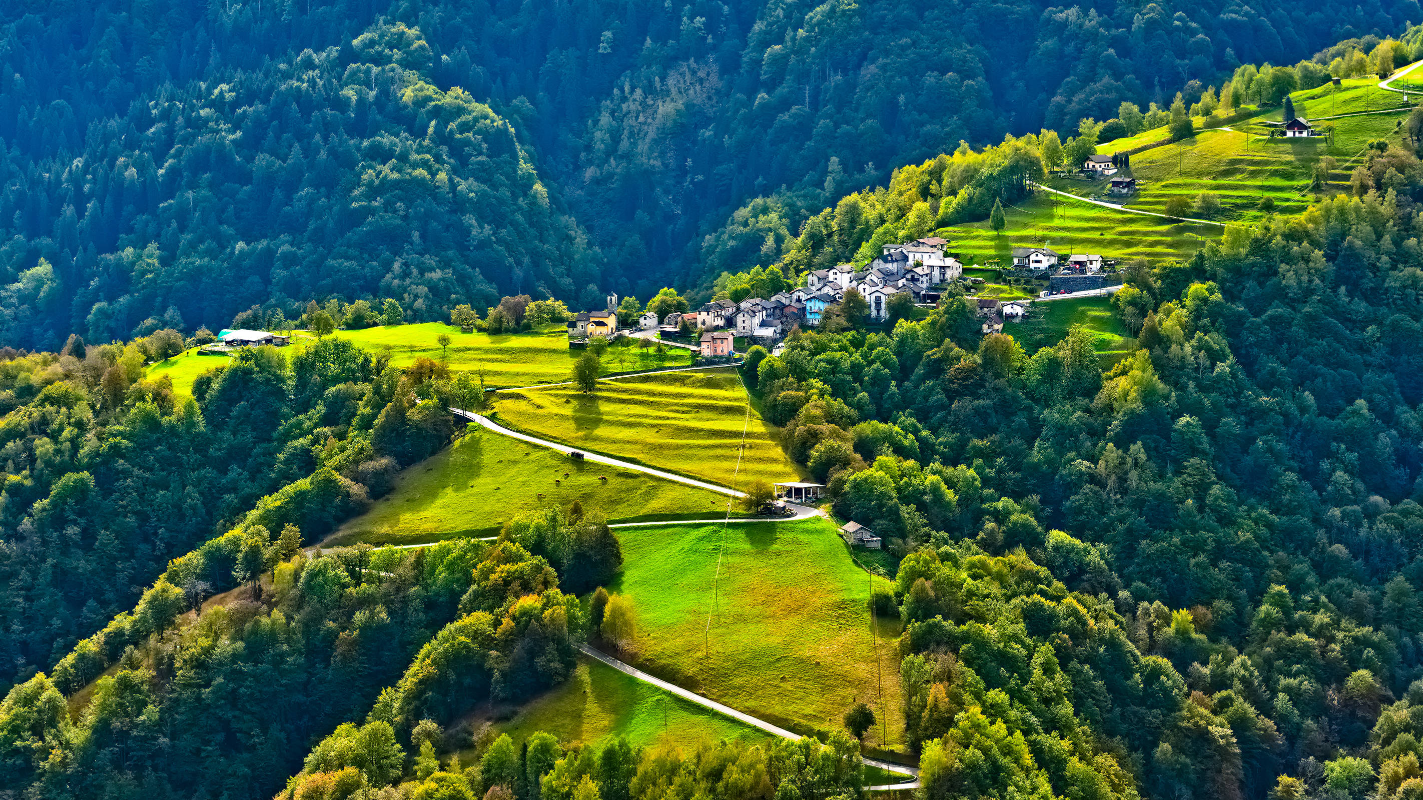 Felsformation in Centovalli | H-Hotels.com Felsformation in Centovalli | H-Hotels.com