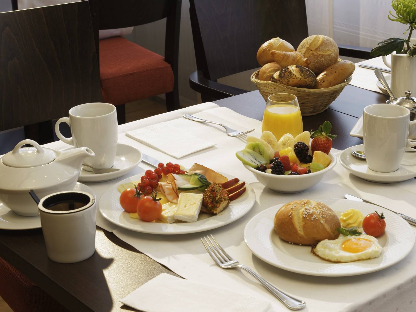 обильный завтрак H4 Hotel Frankfurt Messe обильный завтрак H4 Hotel Frankfurt Messe