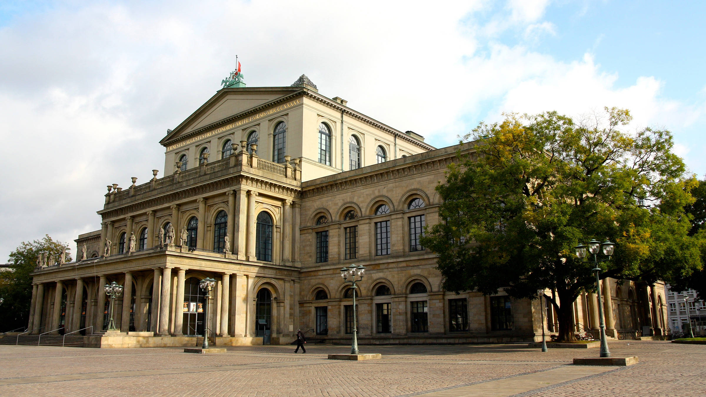 Национальная опера рядом с H+ Hotel Hannover - официальный веб-сайт