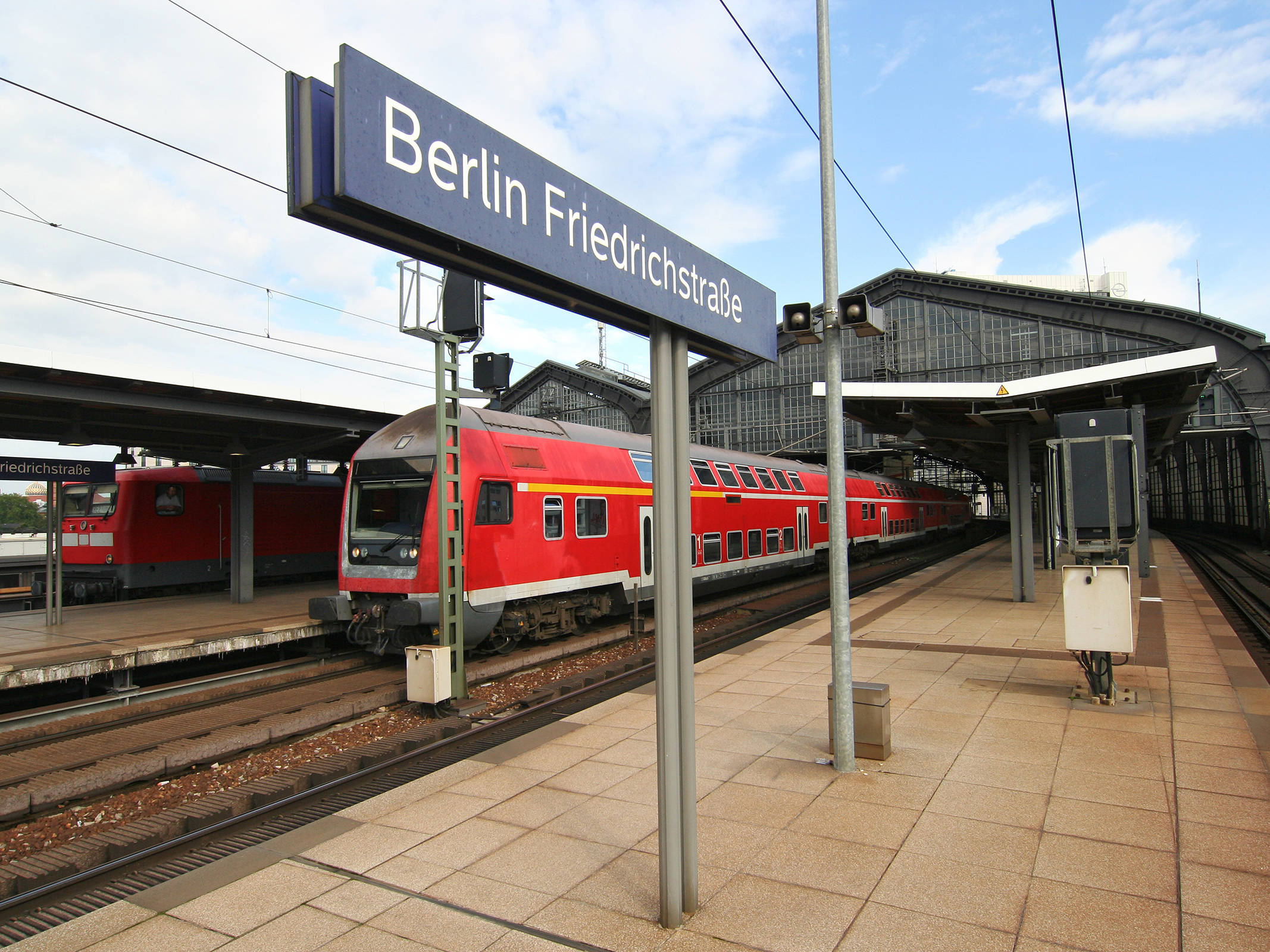 Bahnhof Friedrichstraße in Berlin - H-Hotels.com Bahnhof Friedrichstraße in Berlin - H-Hotels.com
