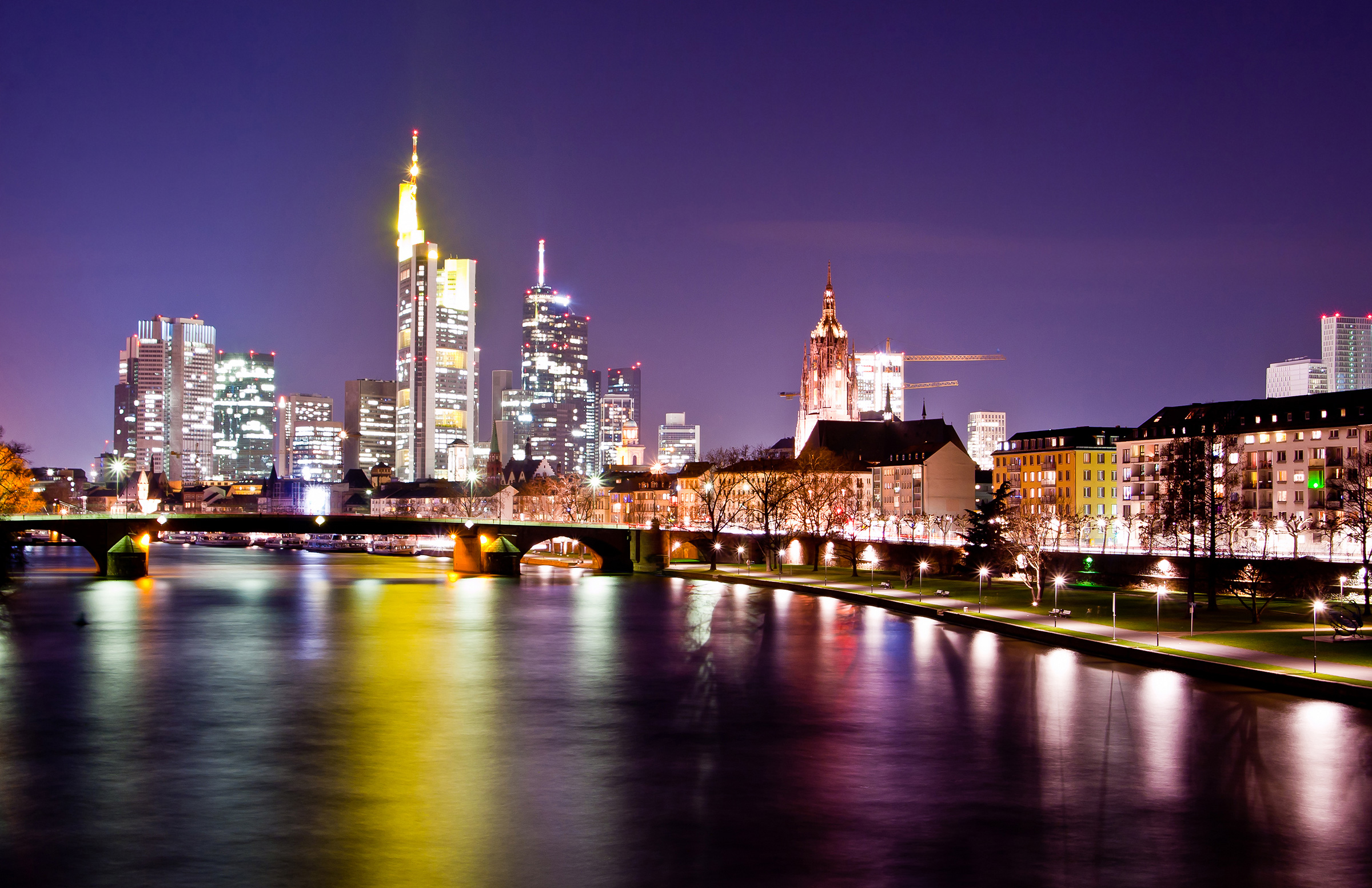 Frankfurt bei Nacht - Städtereisen mit H-Hotels.com - Offizielle Webseite Frankfurt bei Nacht - Städtereisen mit H-Hotels.com - Offizielle Webseite