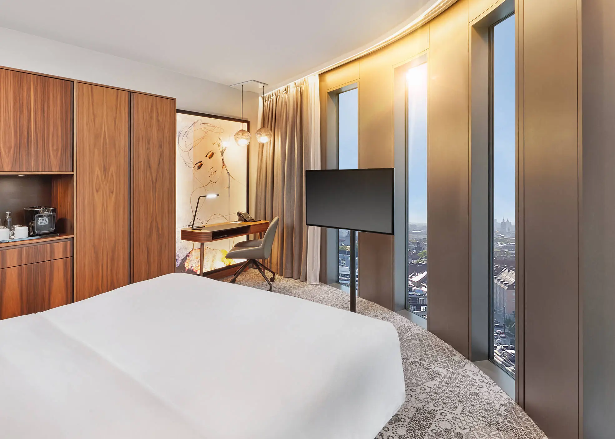 Hotelzimmer mit Panoramablick vom Hyperion Hotel München