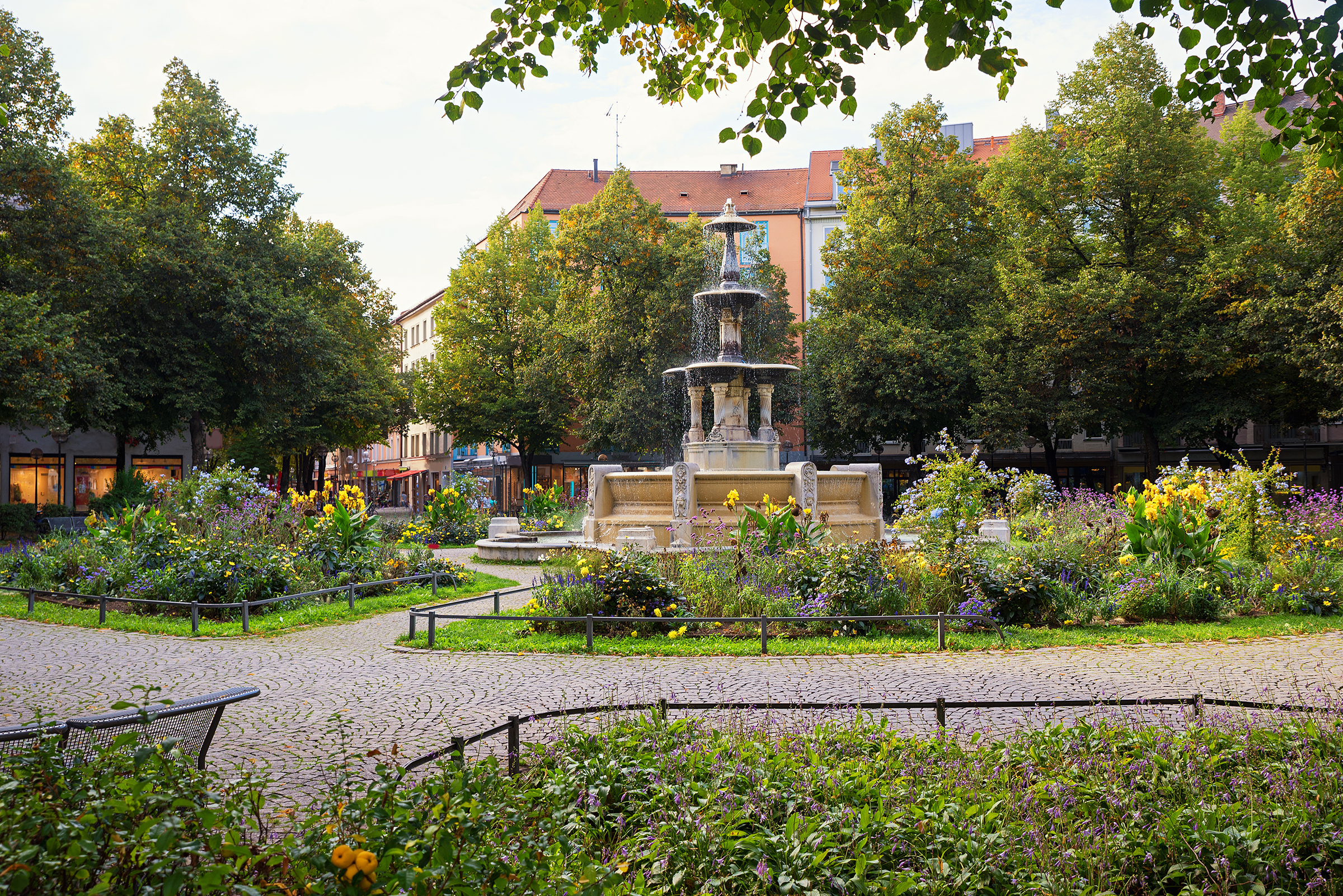Münchener Freiheit bei Nacht | H-Hotels.com Münchener Freiheit bei Nacht | H-Hotels.com