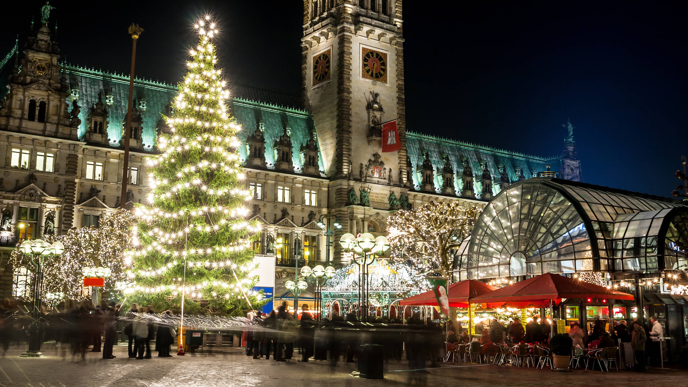 Visit the Christmas Market at Hamburg City Hall - H-Hotels - Official website Visit the Christmas Market at Hamburg City Hall - H-Hotels - Official website