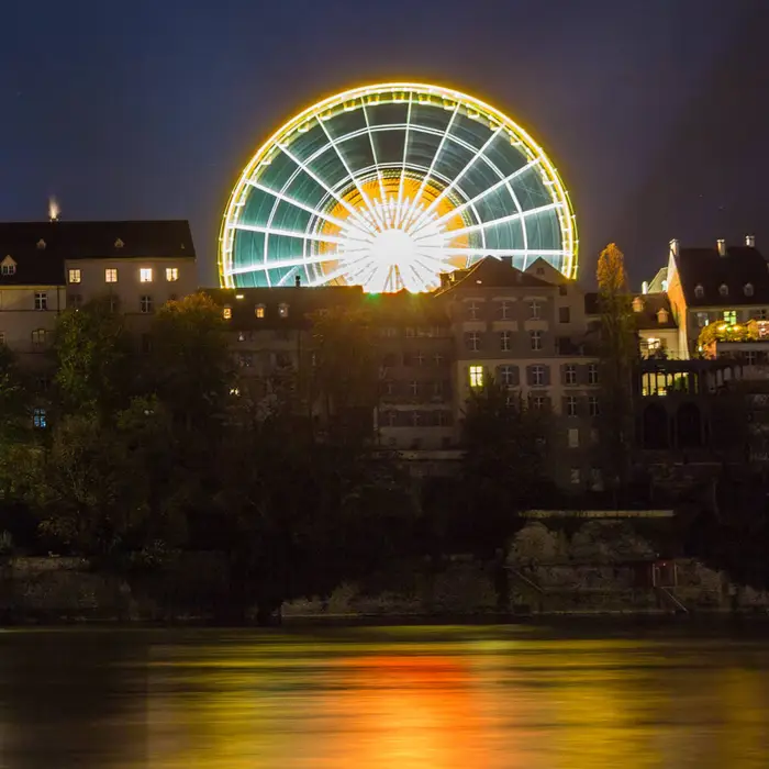 Ruota panoramica di notte a Basilea