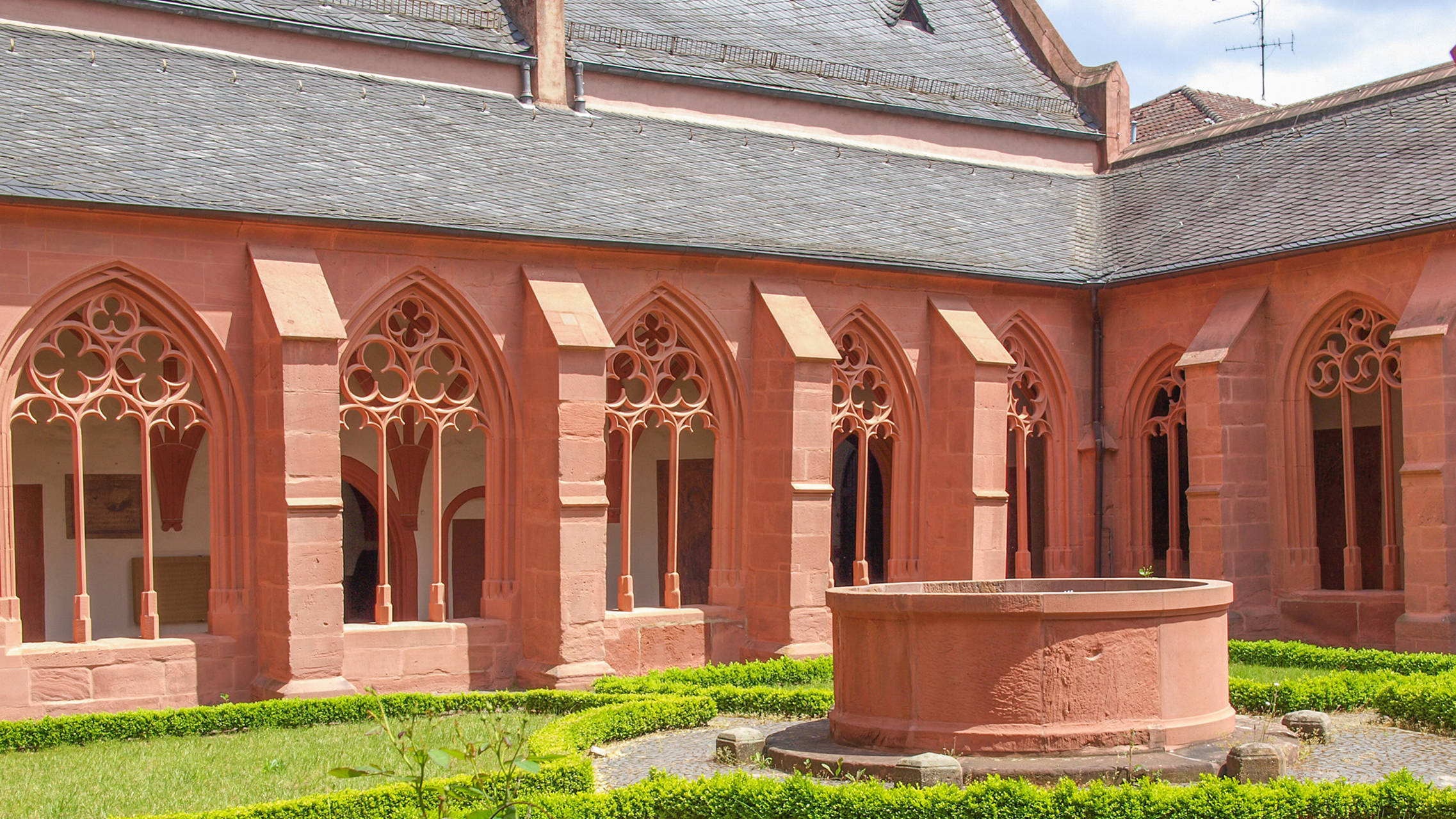Innenhof der Pfarrkirche St. Stephan - H2 Hotel Mainz - Offizielle Webseite Innenhof der Pfarrkirche St. Stephan - H2 Hotel Mainz - Offizielle Webseite
