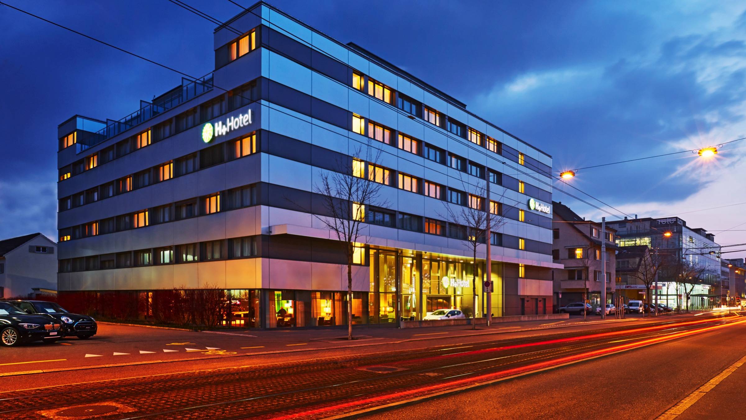 Außenansicht des H+ Hotel Zürich - Offizielle Webseite Außenansicht des H+ Hotel Zürich - Offizielle Webseite