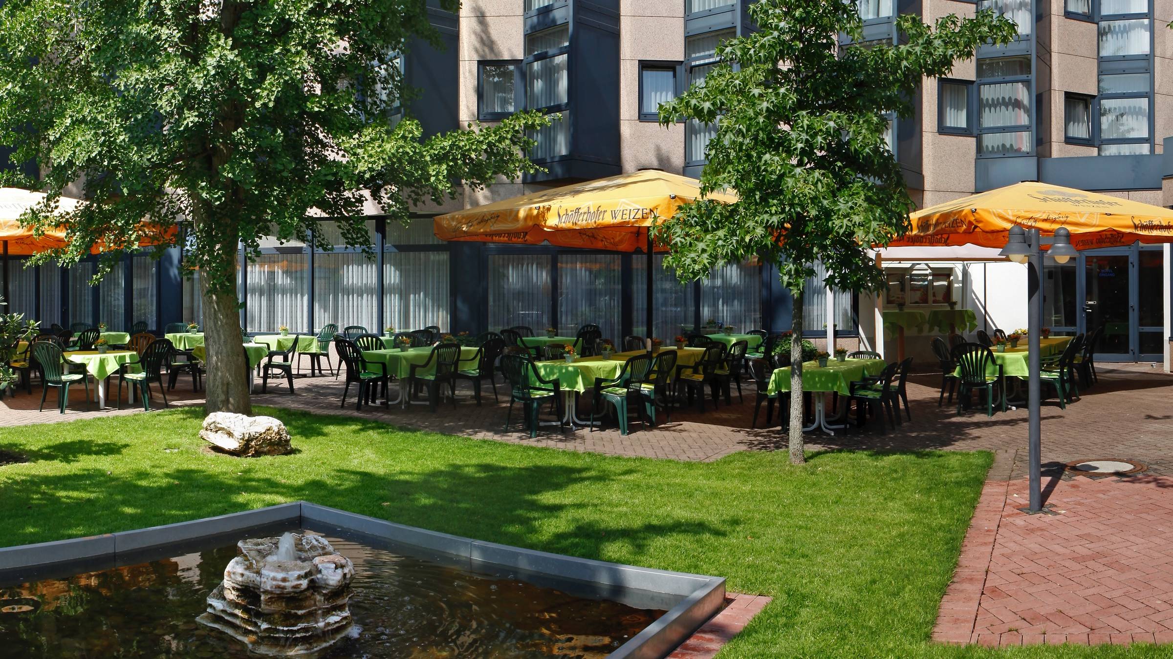 Garden terrace at the H+ Hotel Köln Brühl - Official website Garden terrace at the H+ Hotel Köln Brühl - Official website
