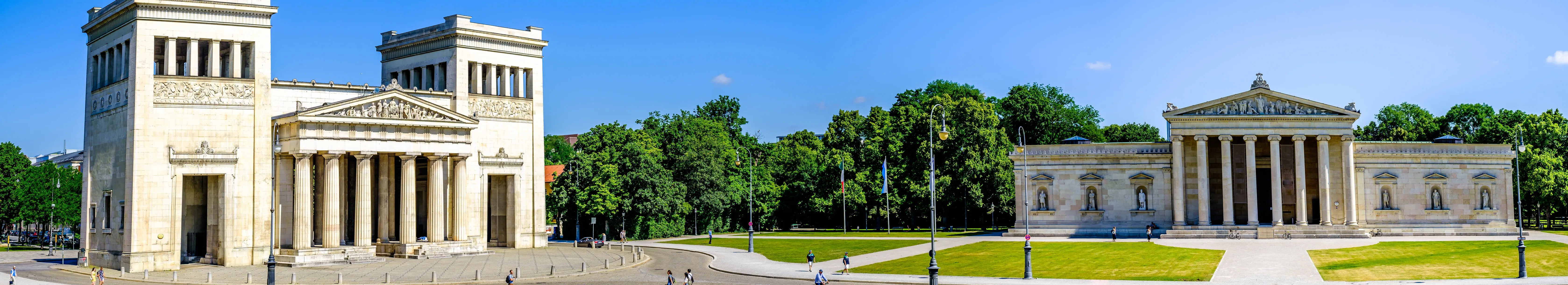 Museumsinsel mit Berliner Dom von der Spree aus.
