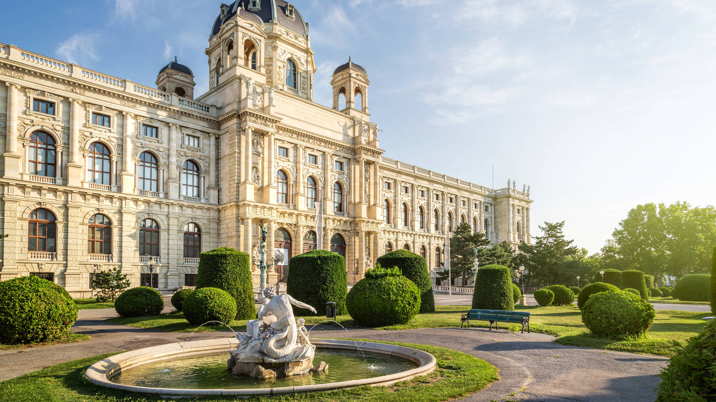 Naturhistorisches Museum - H+ Hotel Wien