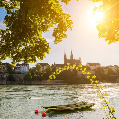 Il Reno in una giornata di primavera con un sole splendente