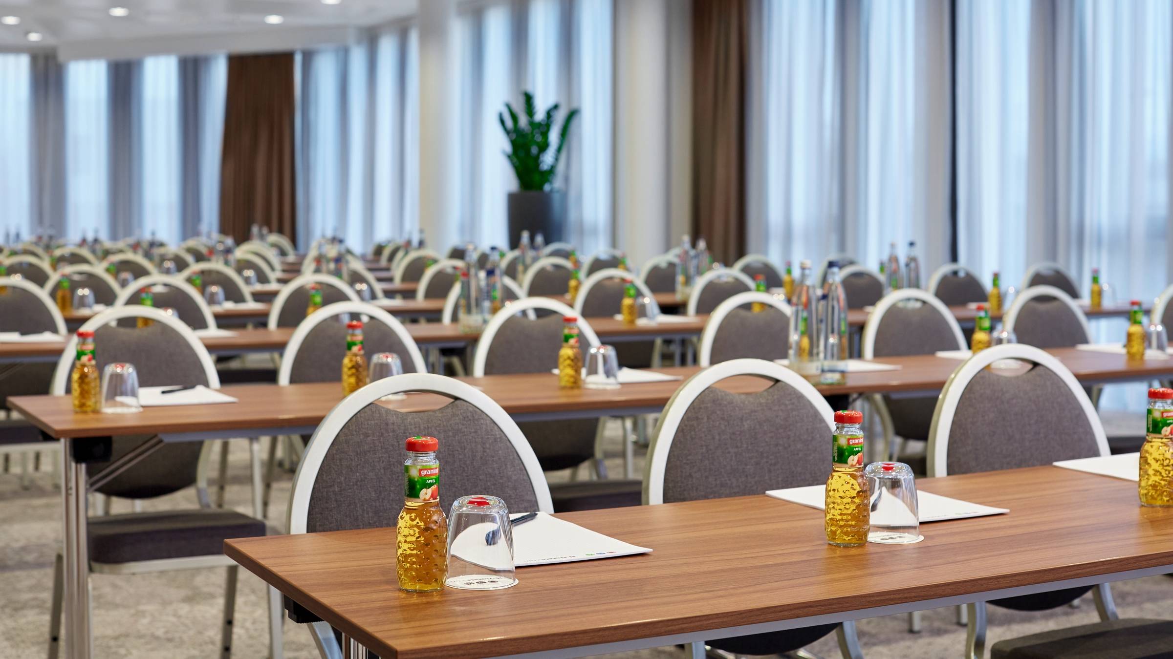 Tagungspauschale „Business“ - Tagungspakete bei H-Hotels.com Tagungspauschale „Business“ - Tagungspakete bei H-Hotels.com