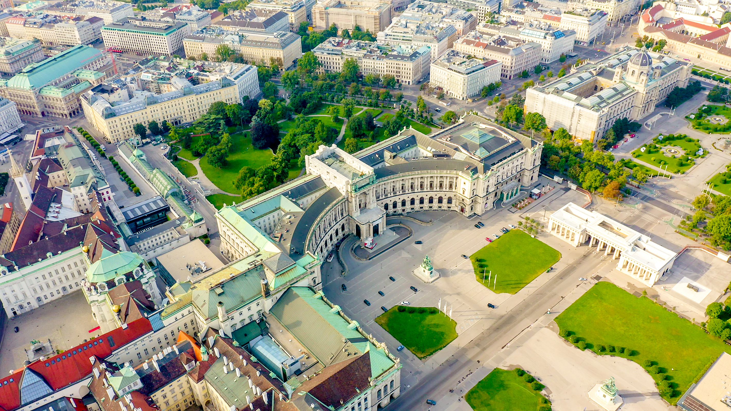 Heldenplatz mit Hofburg in Wien | H-Hotels.com