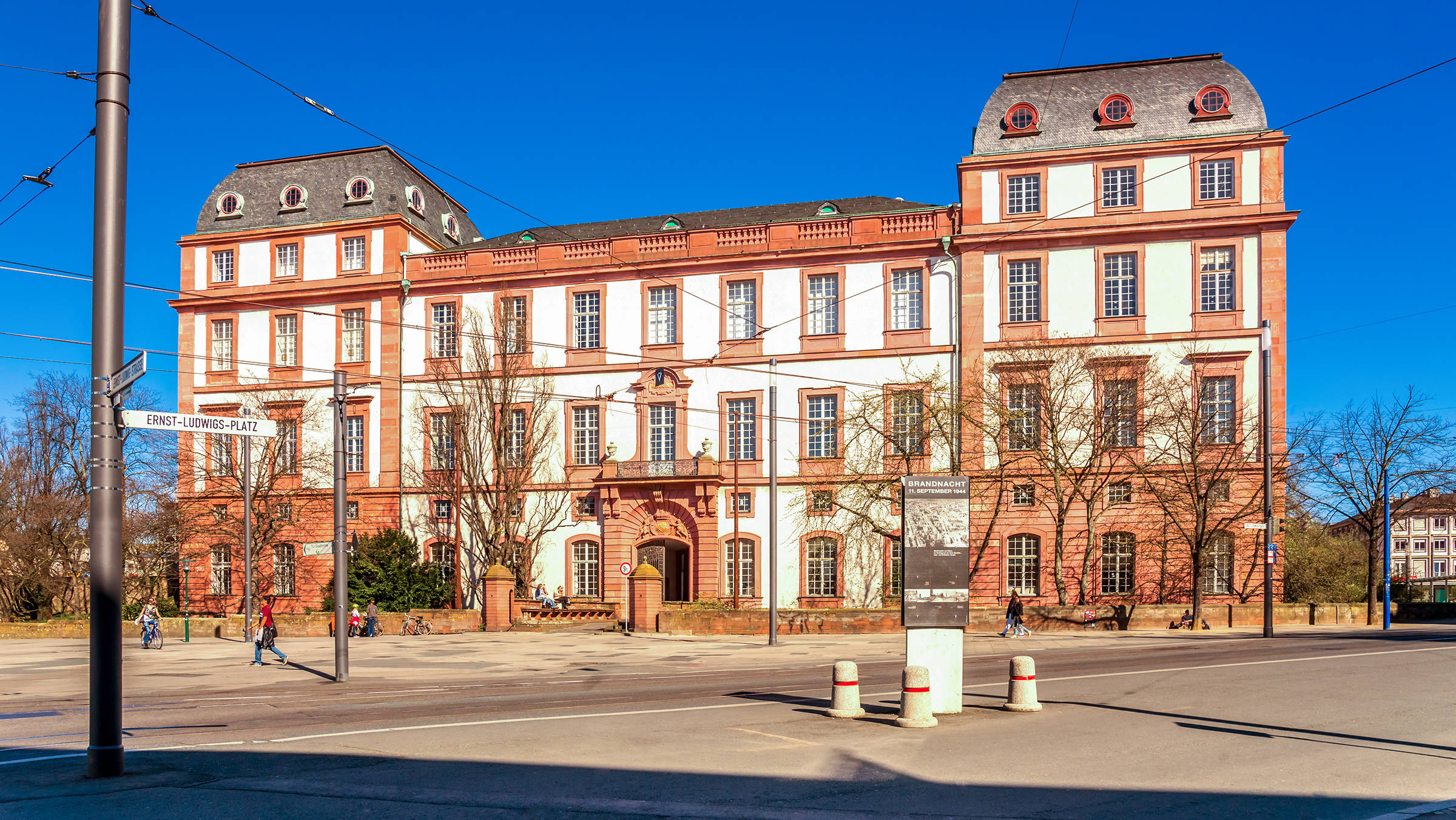 Darmstädter Residenzschloss - H+ Hotel Darmstadt - Offizielle Webseite Darmstädter Residenzschloss - H+ Hotel Darmstadt - Offizielle Webseite