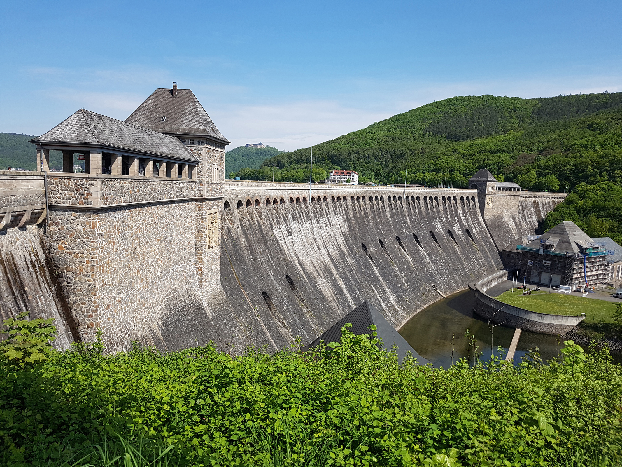 Edersee Talsperre nahe dem Hotel Brunnenhaus Schloss Landau - Offizielle Webseite Edersee Talsperre nahe dem Hotel Brunnenhaus Schloss Landau - Offizielle Webseite