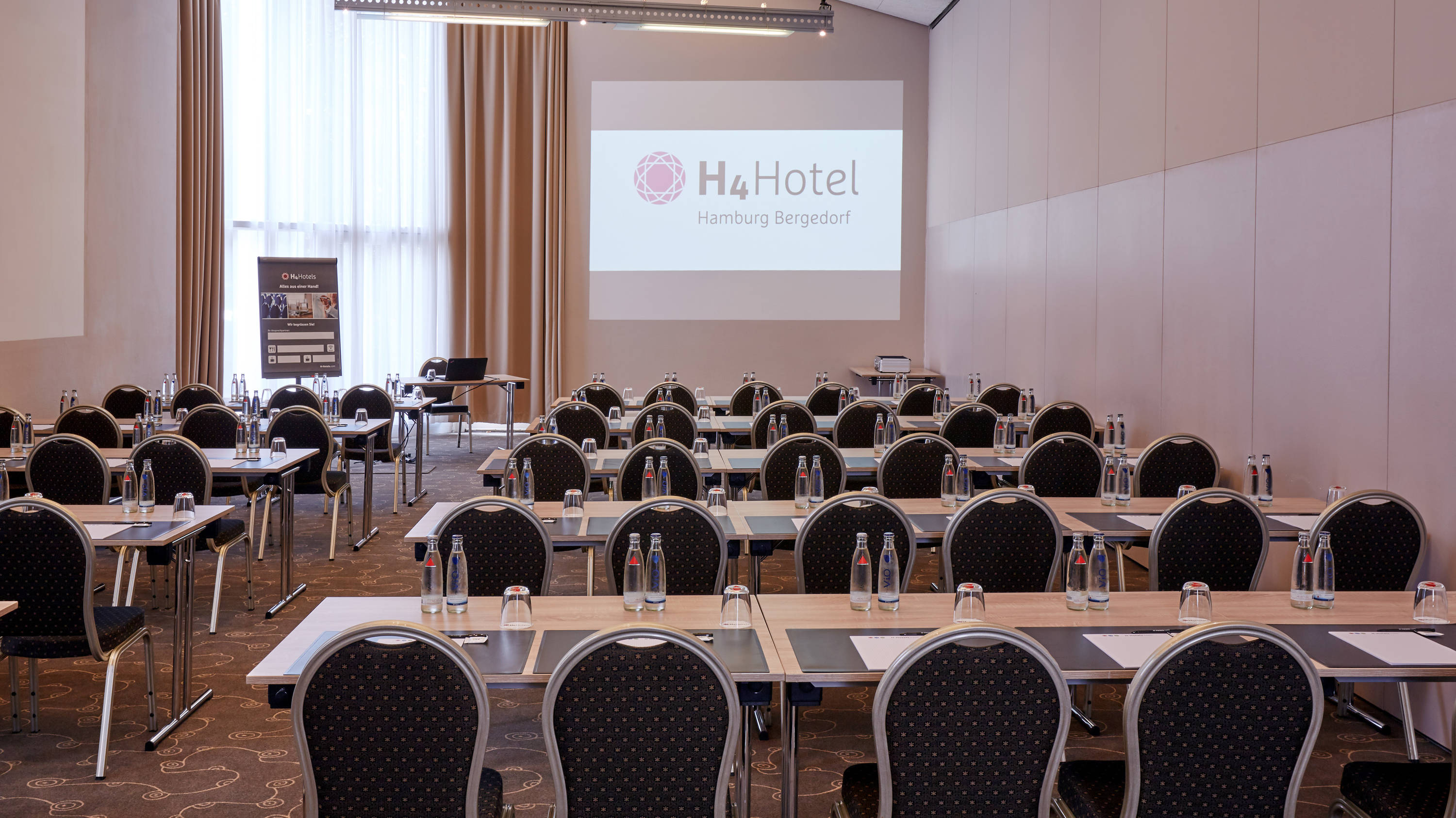 Meeting room at the H4 Hotel Hamburg Bergedorf - Official website Meeting room at the H4 Hotel Hamburg Bergedorf - Official website