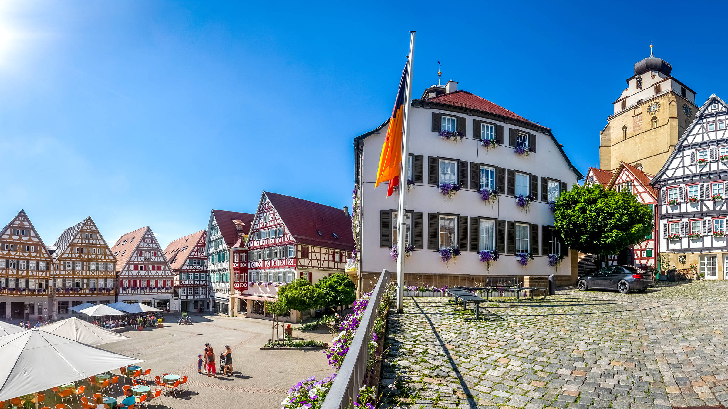 Stiftskirche Herrenberg mit Fachwerkhäusern - H+ Hotel Stuttgart Herrenberg - Offizielle Webseite Stiftskirche Herrenberg mit Fachwerkhäusern - H+ Hotel Stuttgart Herrenberg - Offizielle Webseite