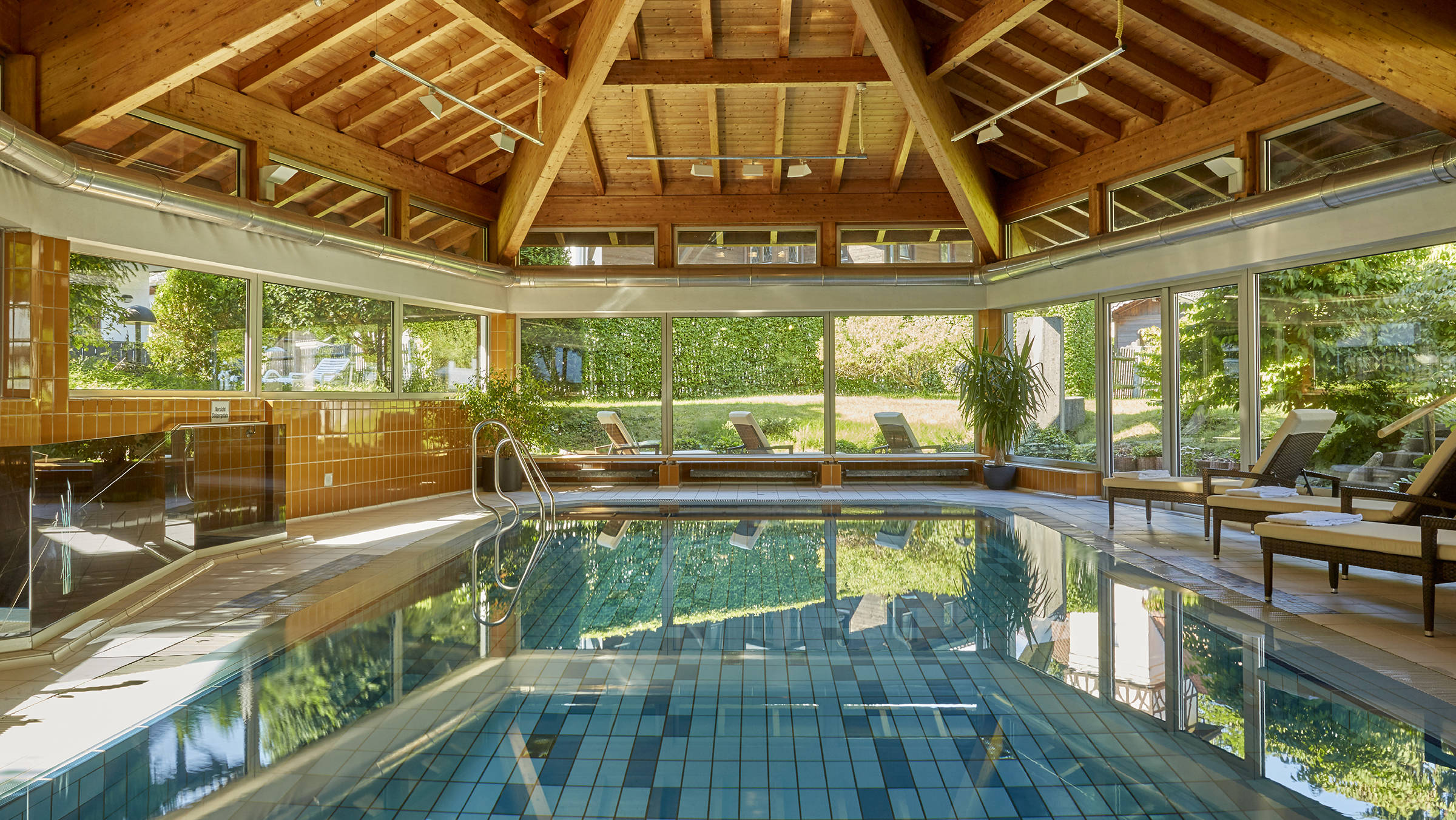 Zwembad - HYPERION Hotel Garmisch-Partenkirchen Zwembad - HYPERION Hotel Garmisch-Partenkirchen