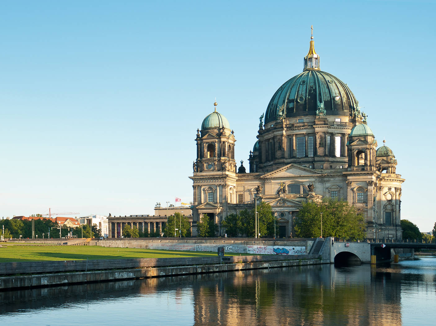 Die Außenansicht des Berliner Dom | H-Hotels Die Außenansicht des Berliner Dom | H-Hotels
