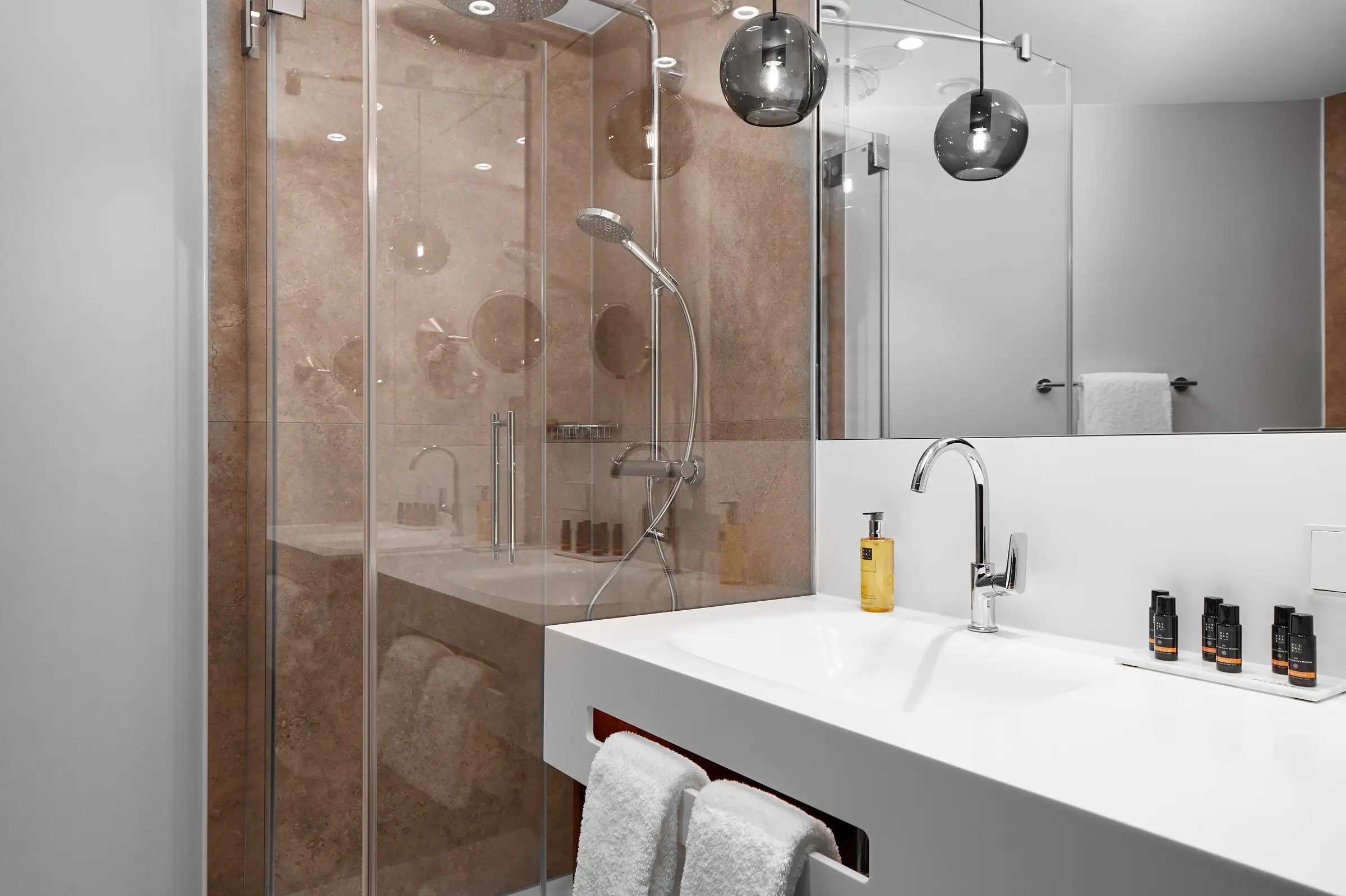 Bathroom at the Business room - Hyperion Hotel München - Official website