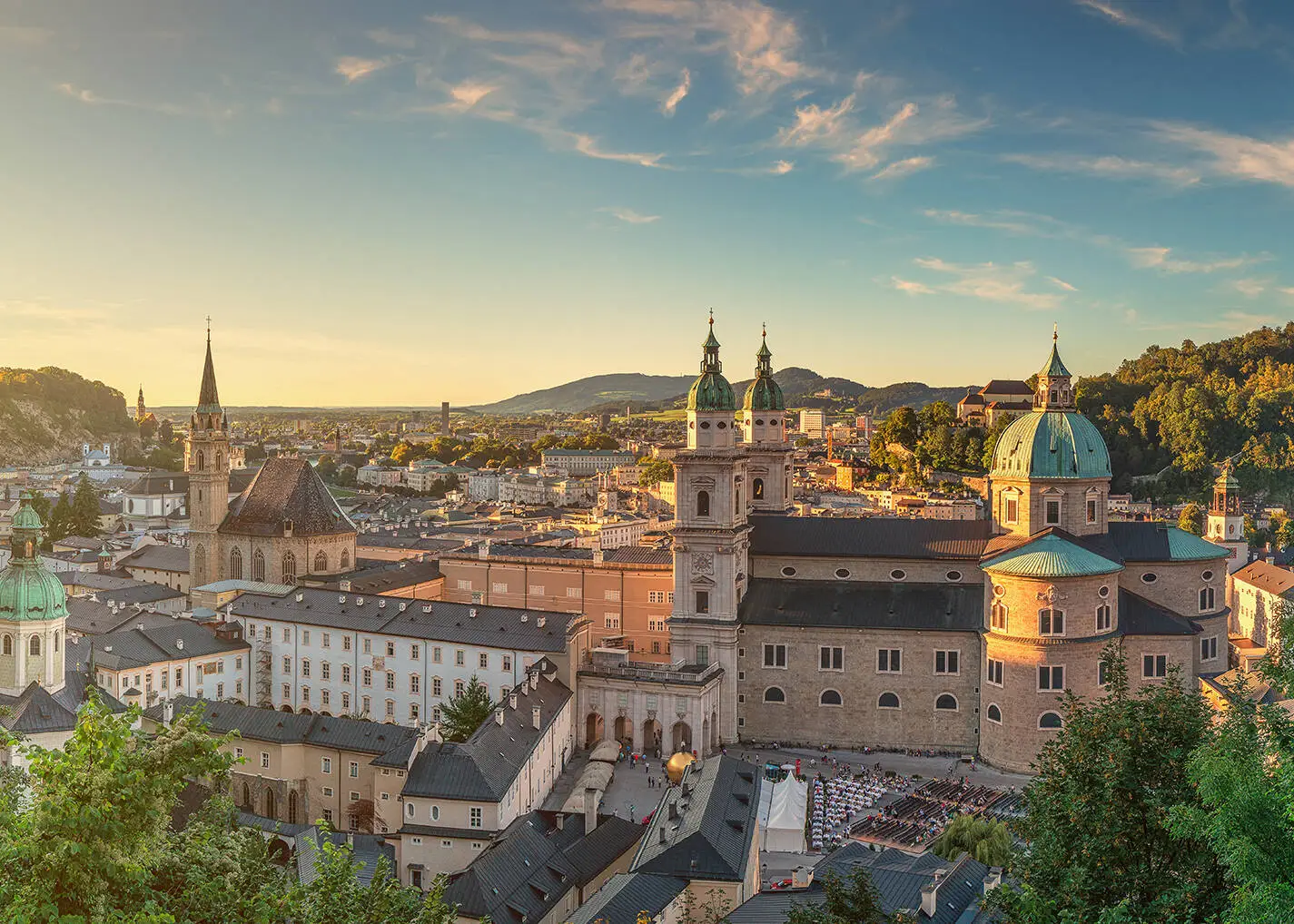 Skyline von Salzburg mit Blick über die Stadt.