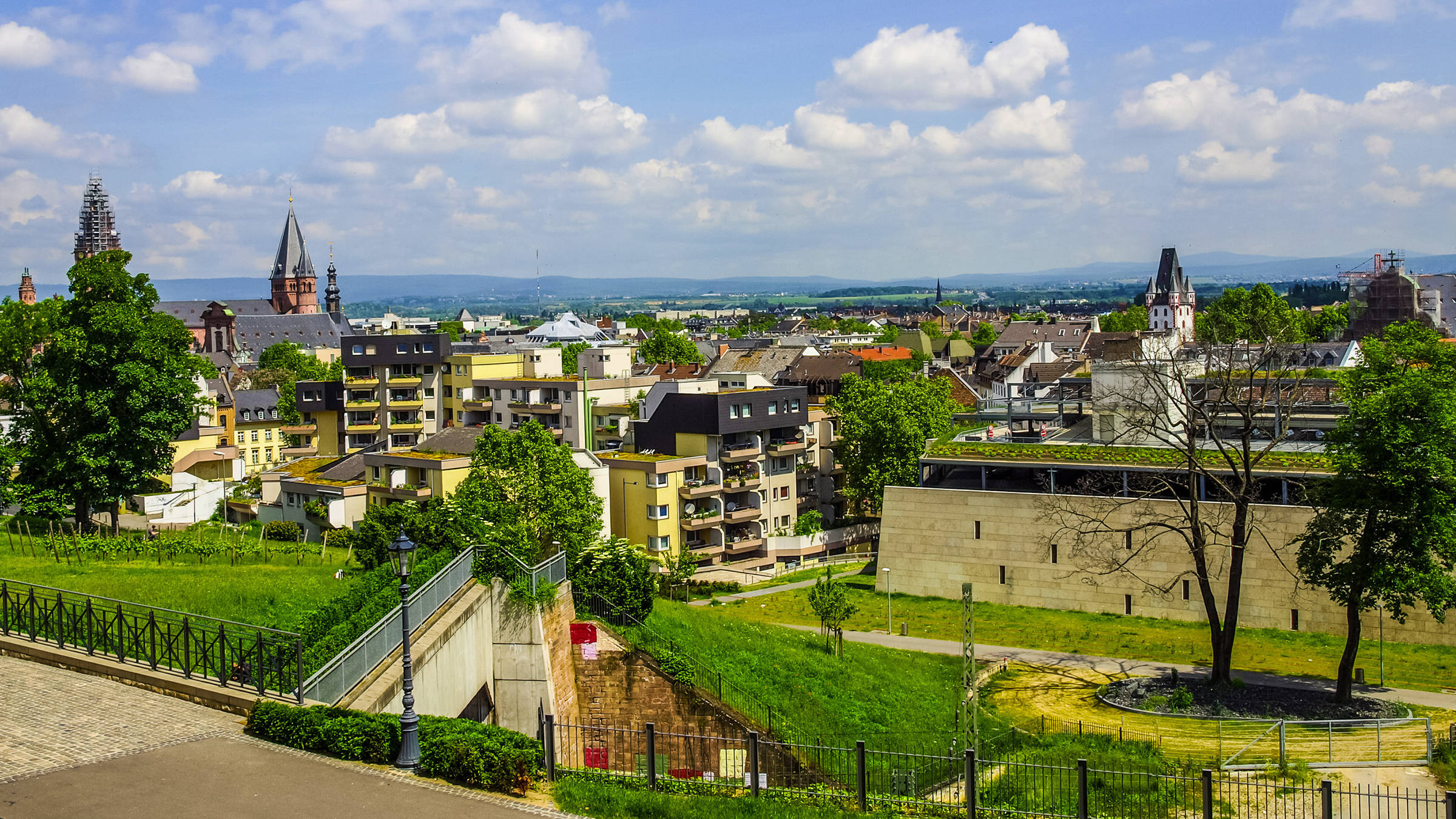 Skyline of Mainz - H+ Hotel Frankurt Airport West - Official website Skyline of Mainz - H+ Hotel Frankurt Airport West - Official website