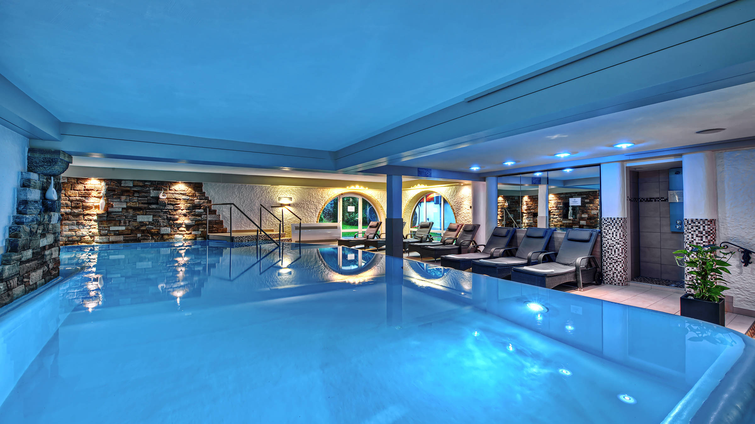 Pool - Königshof Hotel-Resort Oberstaufen - Official website