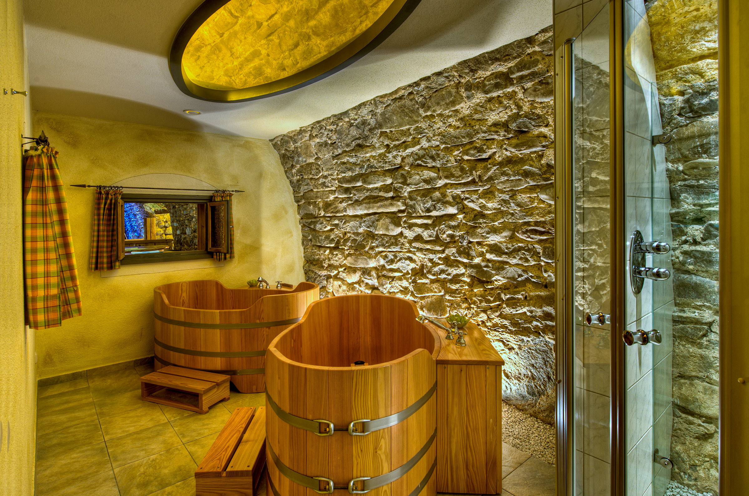 Wannenbäder in Holzzubern im Königshof Hotel-Resort Oberstaufen - Offizielle Webseite Wannenbäder in Holzzubern im Königshof Hotel-Resort Oberstaufen - Offizielle Webseite