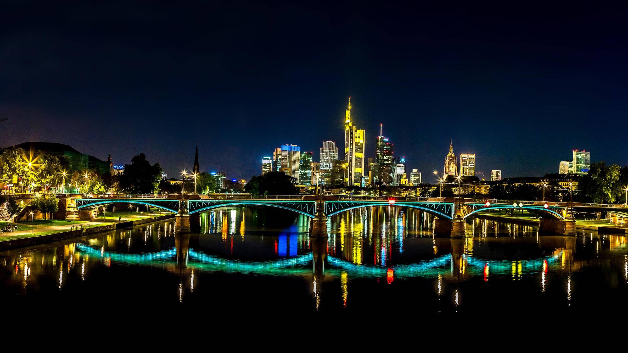 Frankfurt bei Nacht - H4 Hotel Frankfurt Messe - Offizielle Webseite Frankfurt bei Nacht - H4 Hotel Frankfurt Messe - Offizielle Webseite