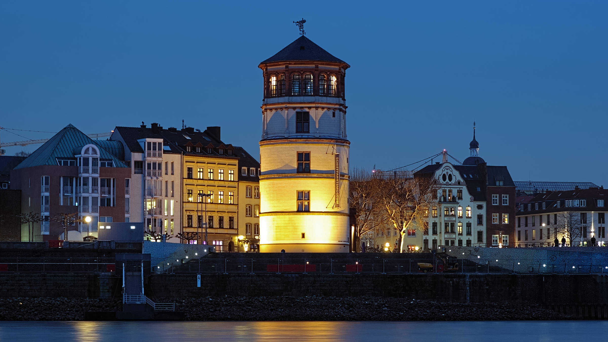 Torre del castillo con mirador - H2 Hotel Düsseldorf City Torre del castillo con mirador - H2 Hotel Düsseldorf City