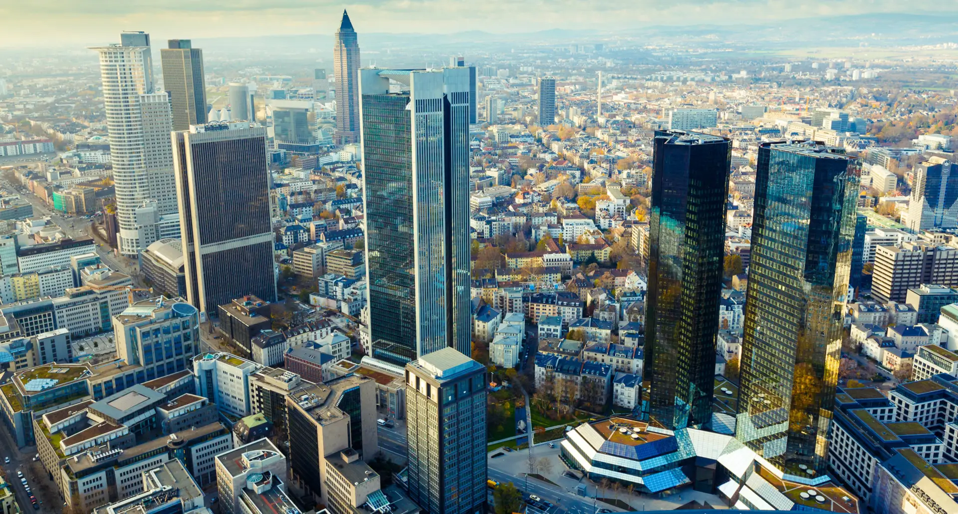 Frankfurter Skyline - H-Hotels - Offizielle Webseite