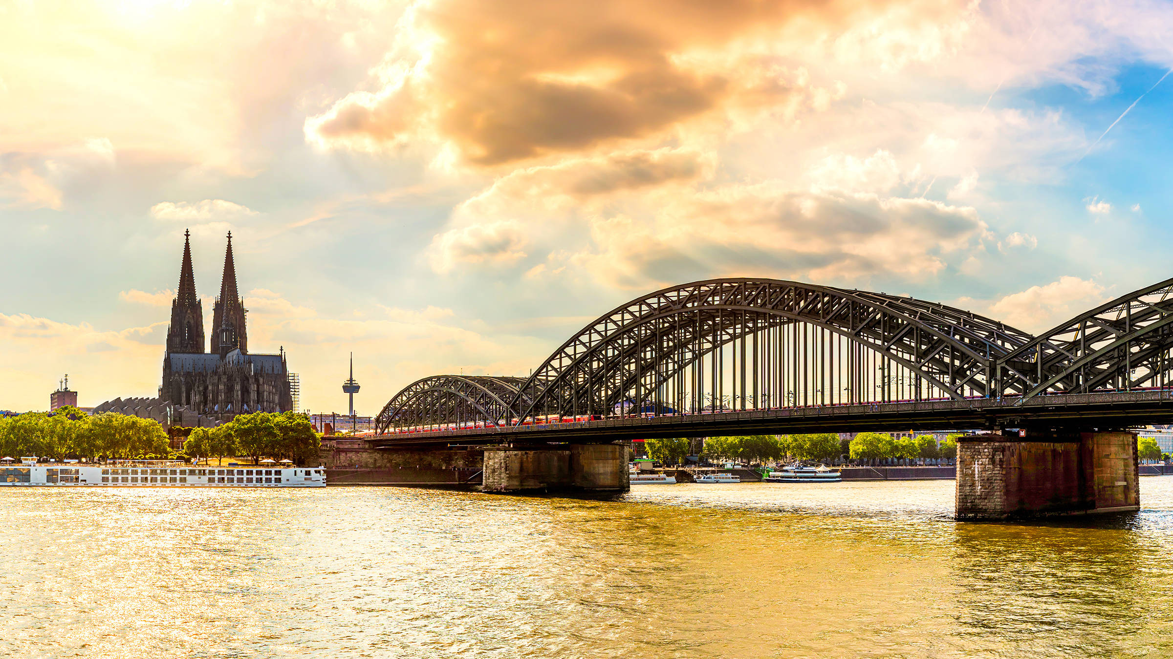 Skyline of Cologne - H+ Hotel Köln Hürth - Official website Skyline of Cologne - H+ Hotel Köln Hürth - Official website