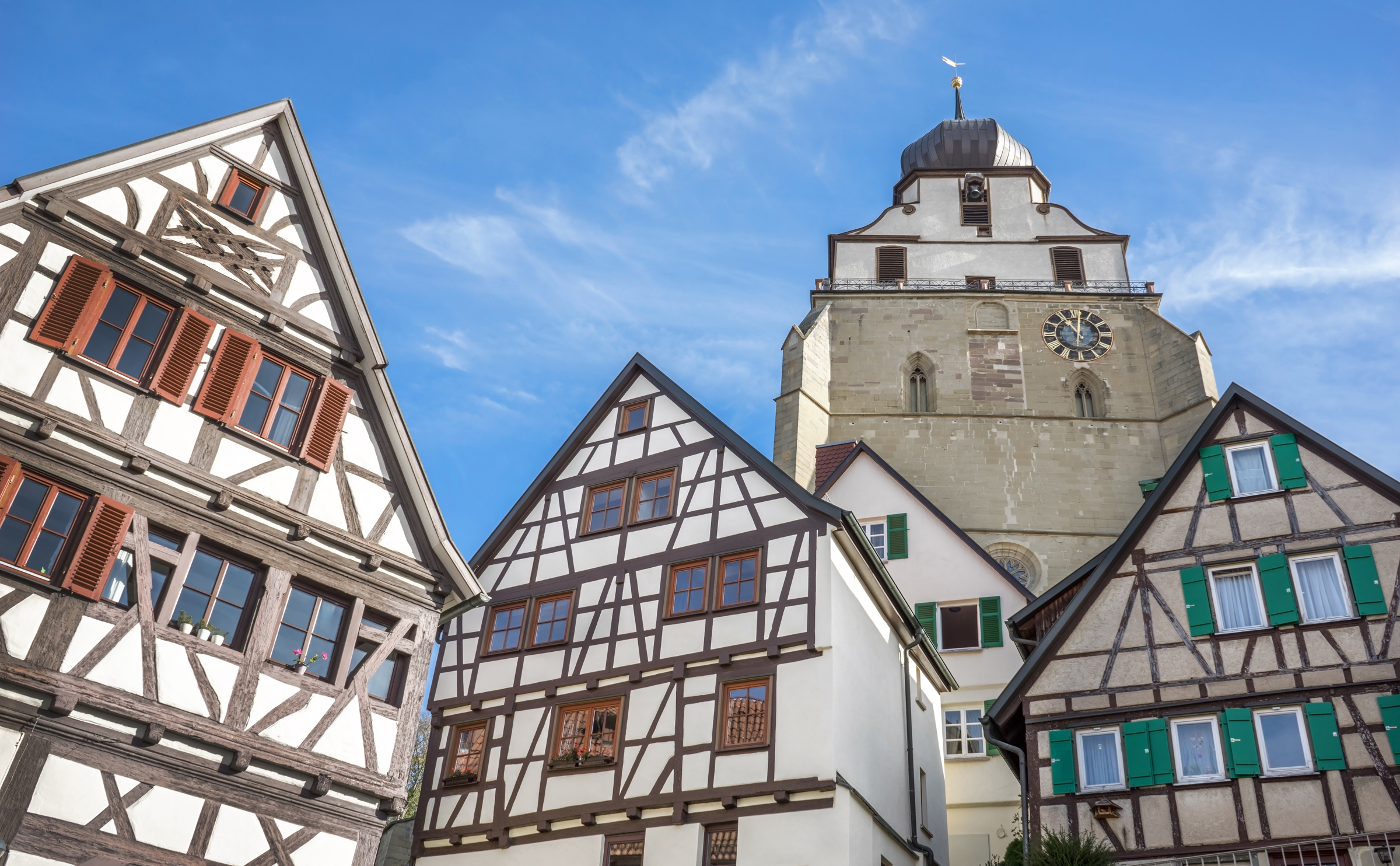 Stiftskirche Herrenberg mit Fachwerkhäusern - H+ Hotel Stuttgart Herrenberg - Offizielle Webseite Stiftskirche Herrenberg mit Fachwerkhäusern - H+ Hotel Stuttgart Herrenberg - Offizielle Webseite