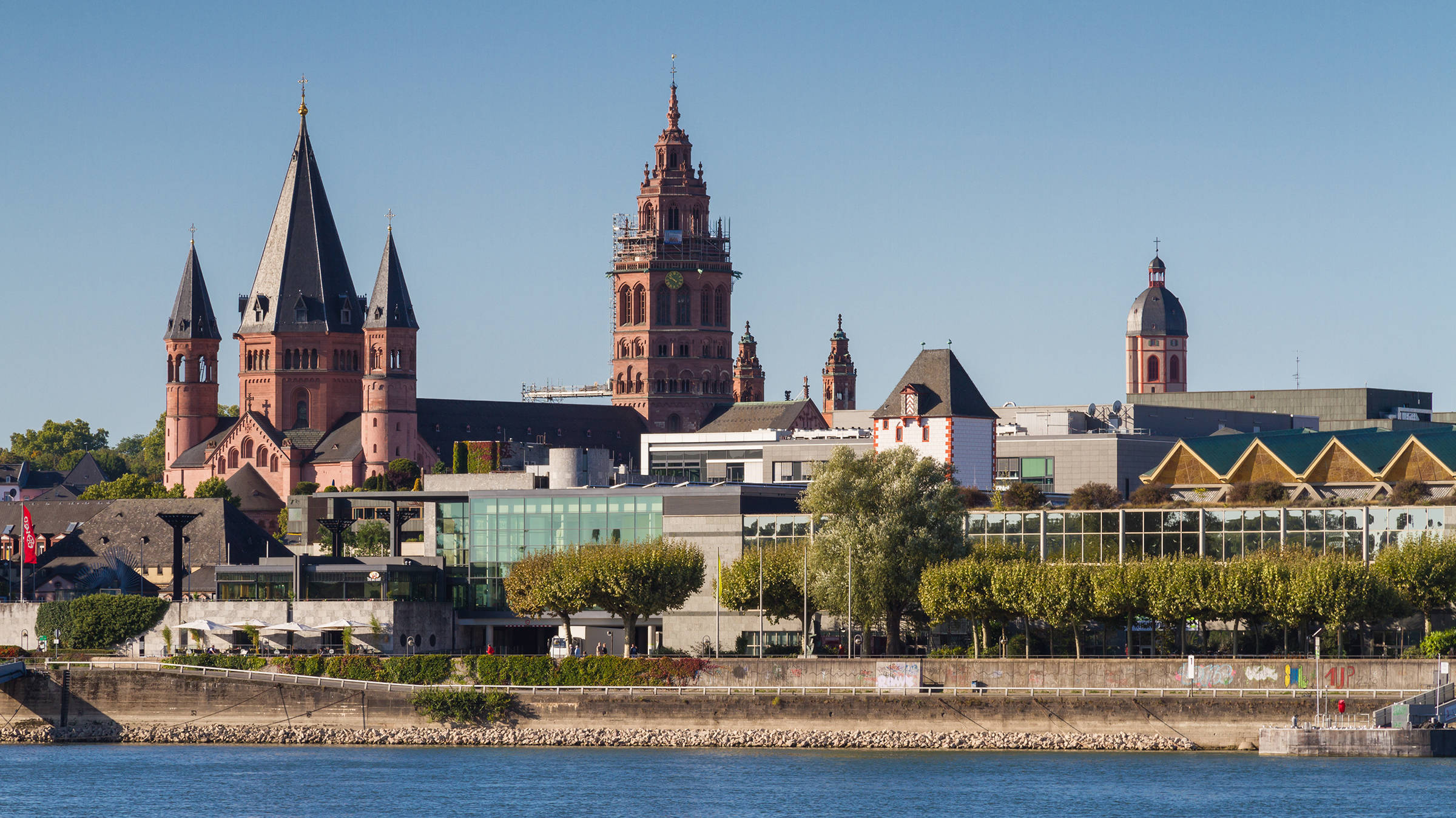 Eisenturm am Rheinufer - H2 Hotel Mainz - Offizielle Webseite Eisenturm am Rheinufer - H2 Hotel Mainz - Offizielle Webseite