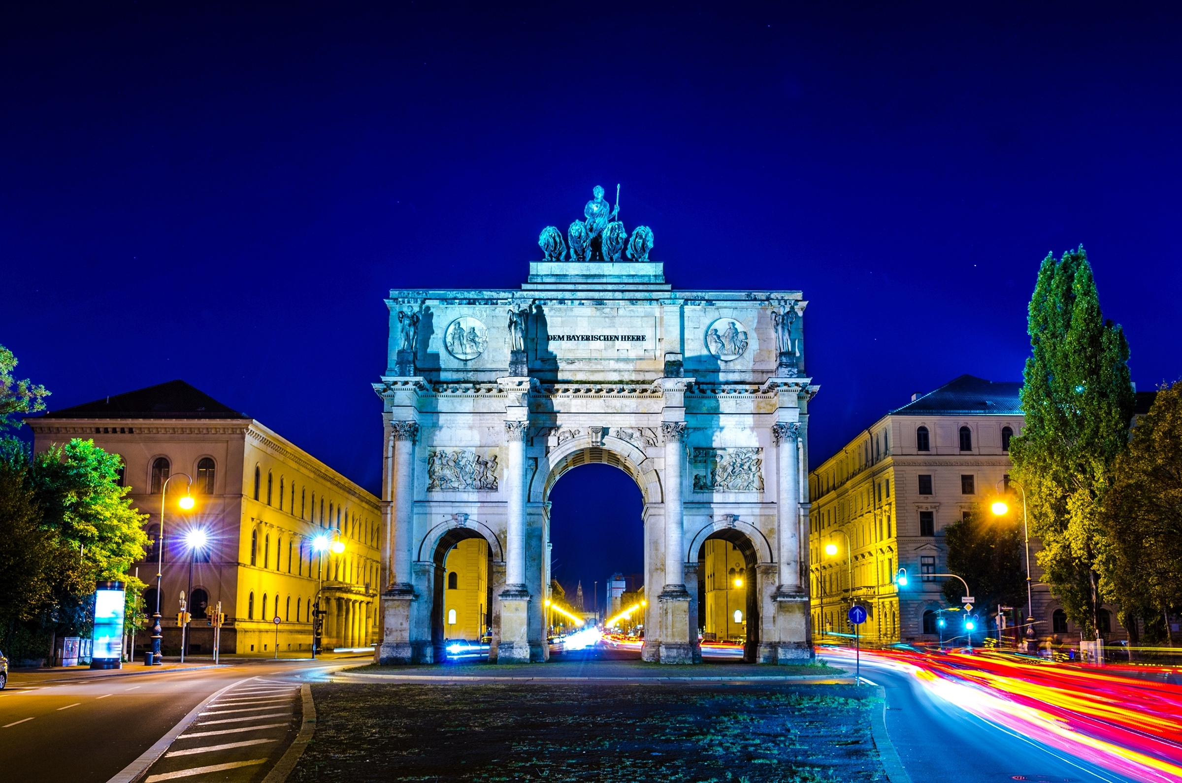 Münchener Freiheit bei Nacht | H-Hotels.com Münchener Freiheit bei Nacht | H-Hotels.com