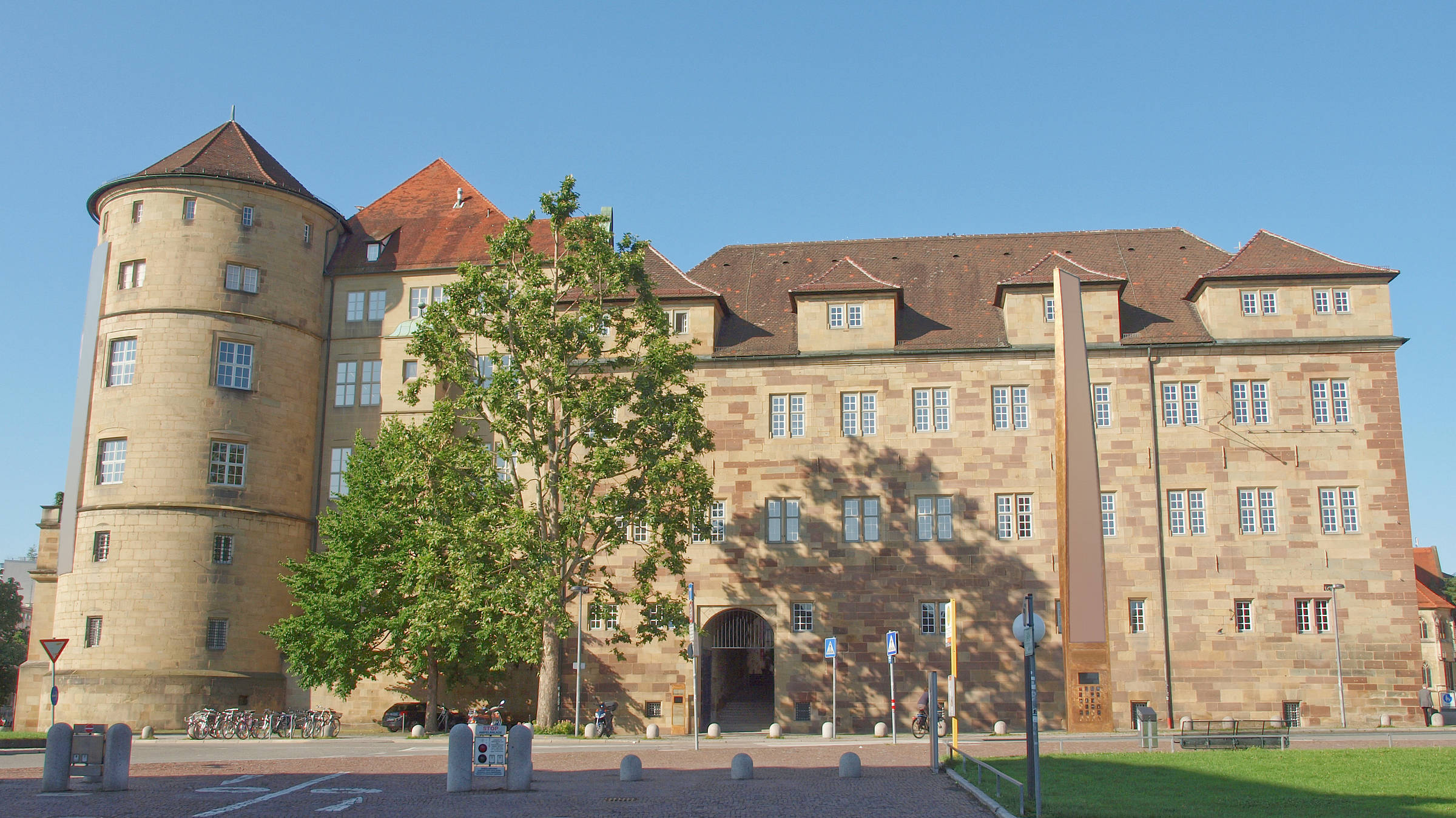 Altes Schloss in Stuttgart - H+ Hotel Stuttgart Herrenberg - Official website Altes Schloss in Stuttgart - H+ Hotel Stuttgart Herrenberg - Official website