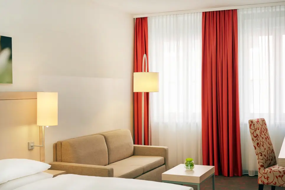 Estudio Business - H+ Hotel München