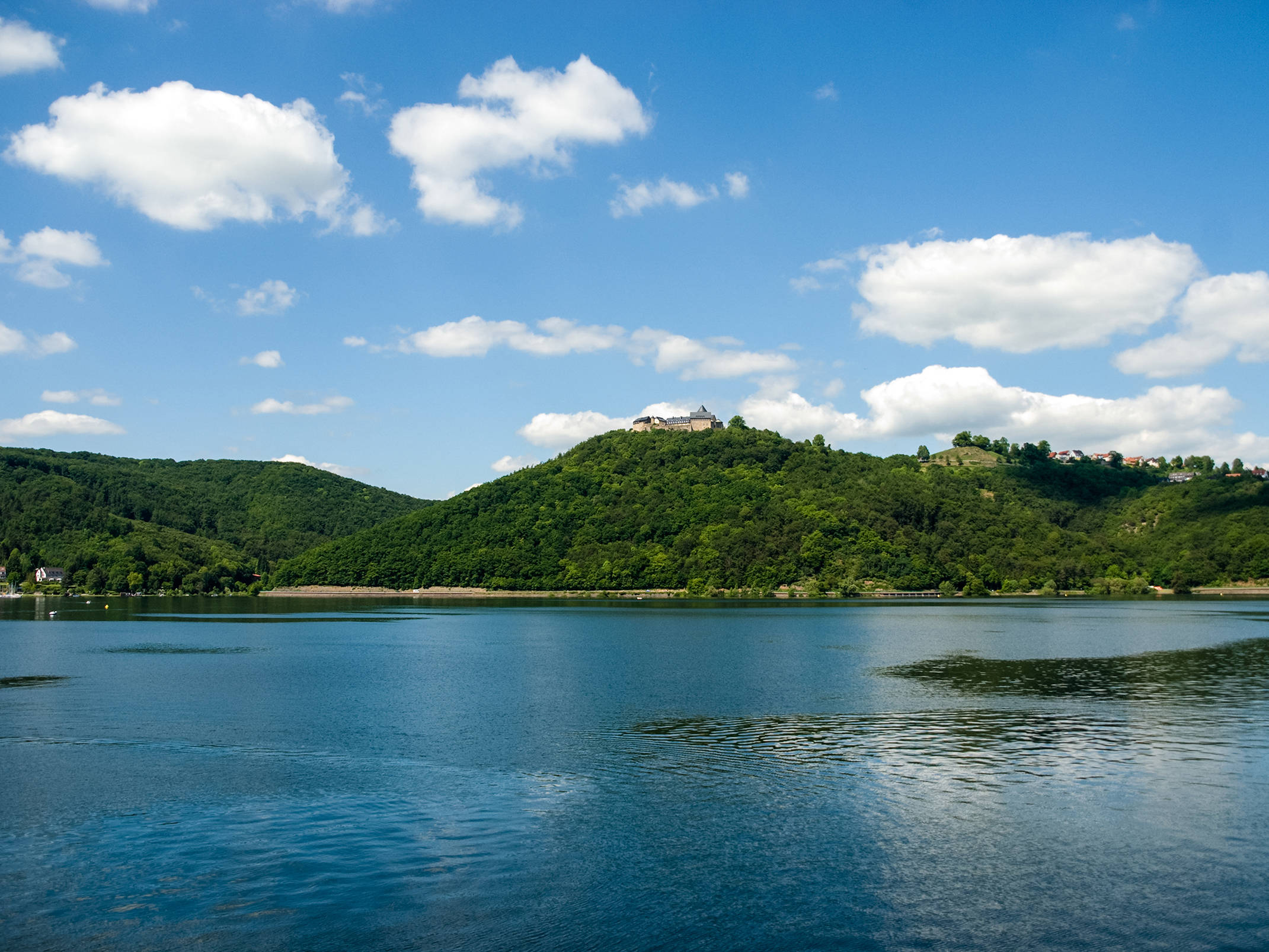 Blick auf Burg Waldeck am Edersee - Hotel Brunnenhaus Schloss Landau - Offizielle Webseite Blick auf Burg Waldeck am Edersee - Hotel Brunnenhaus Schloss Landau - Offizielle Webseite