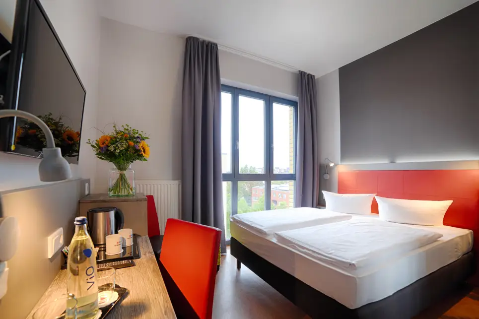 Comfort double room at the H+ Hotel 4Youth Berlin - Official website