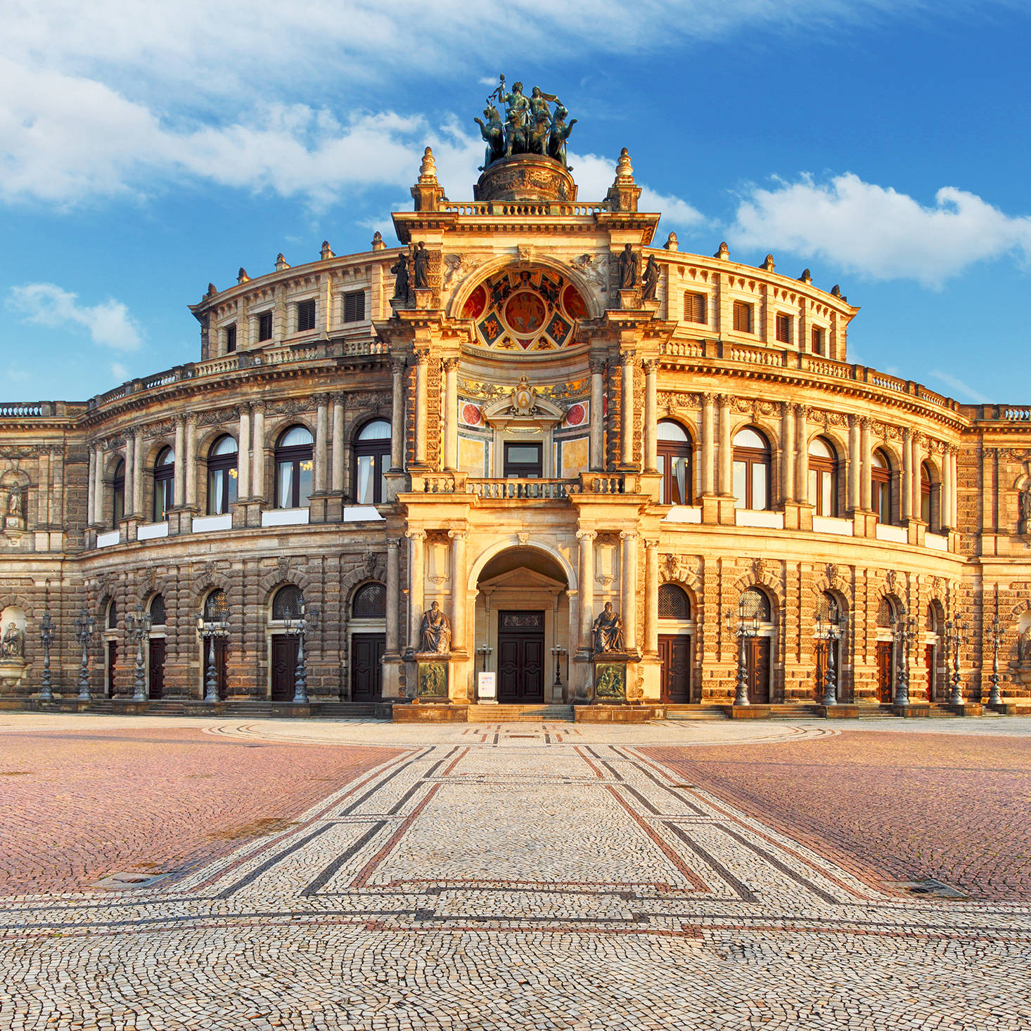 здание театра «Земперопер» - Hyperion Hotel Dresden - официальный веб-сайт