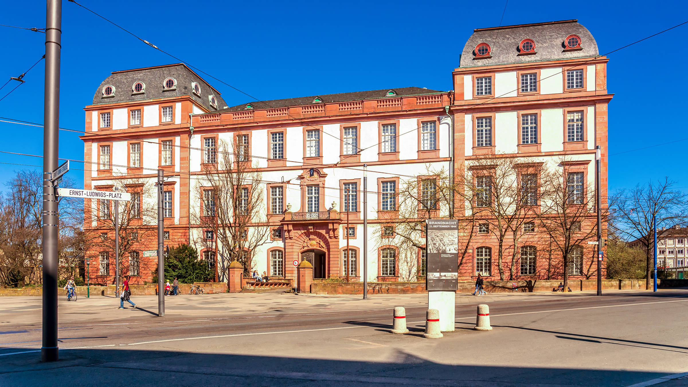 Le château résidentiel de Darmstadt - H+ Hotel Darmstadt - site internet officiel Le château résidentiel de Darmstadt - H+ Hotel Darmstadt - site internet officiel