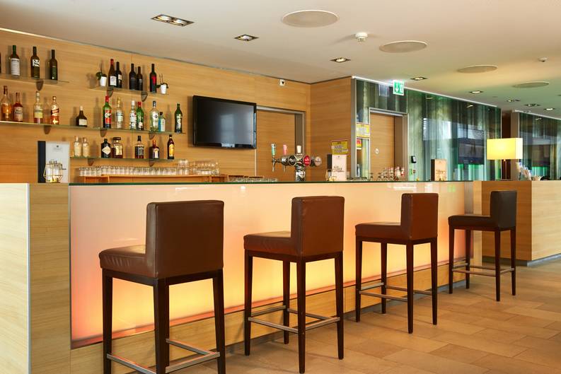 Hotel bar at the H+ Hotel Zürich - Official website