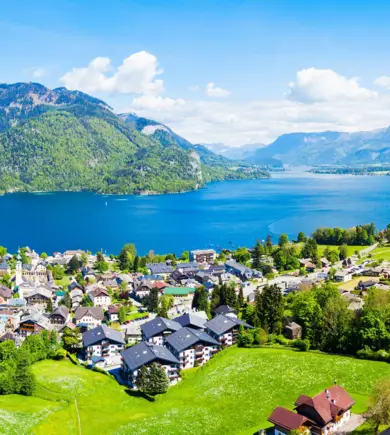 Ausblick über den See bei Sonnenschein