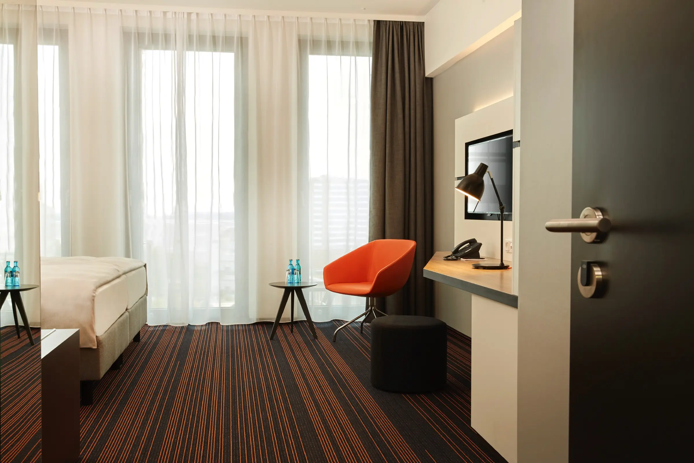 Businesskamer met queensize bed in het Hyperion Hotel Hamburg - Officiële website