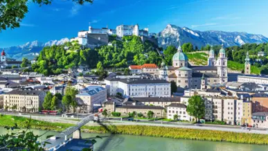 Blick auf die Altstadt undFestung Hohen Salzburg.
